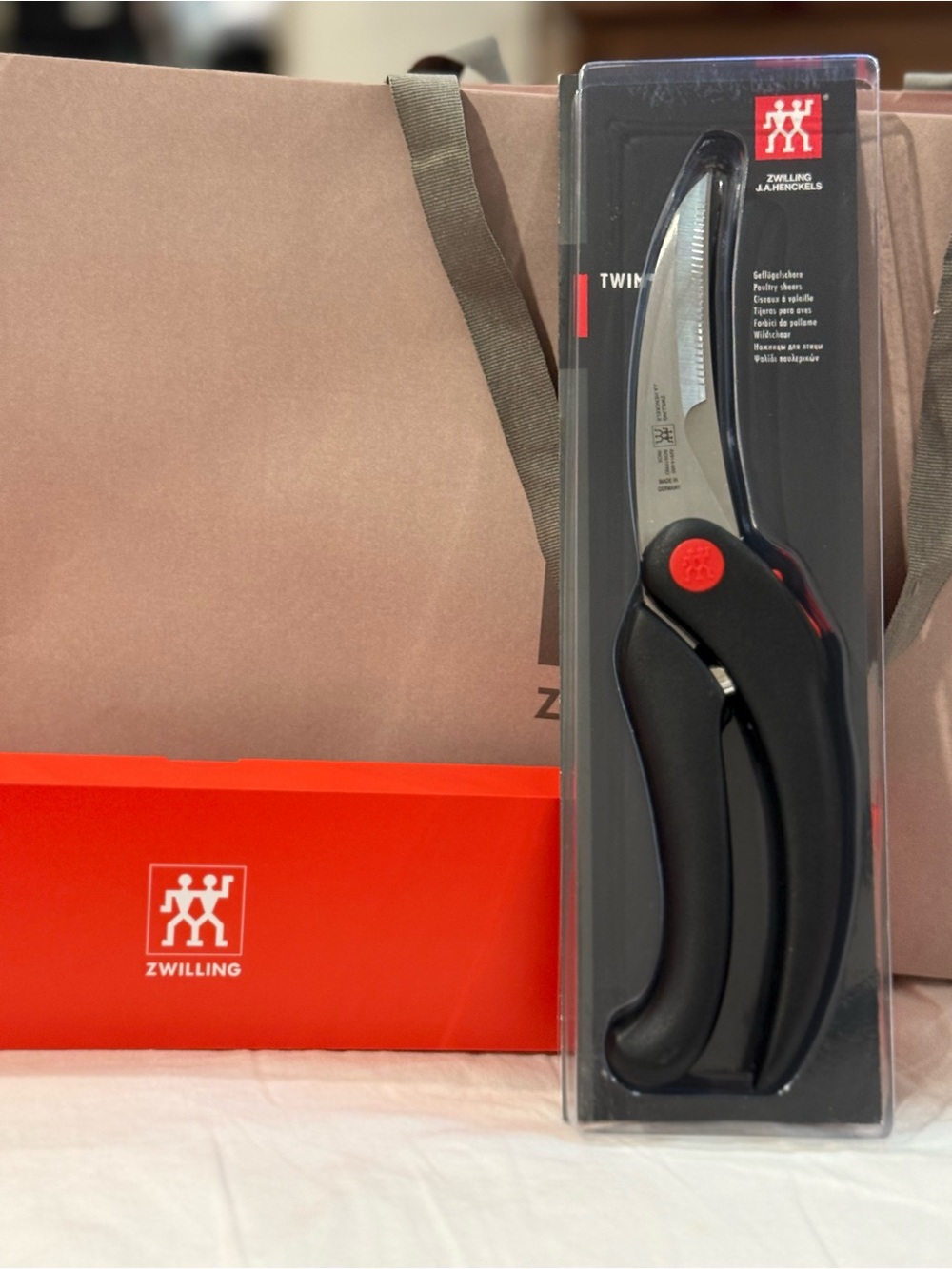 ZWILLING J.A. Henckels Poultry Shears in Black and Red Lockable